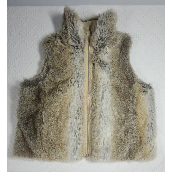 Women's weatherproof faux fur sleeveless coat. - Picture 4 of 15